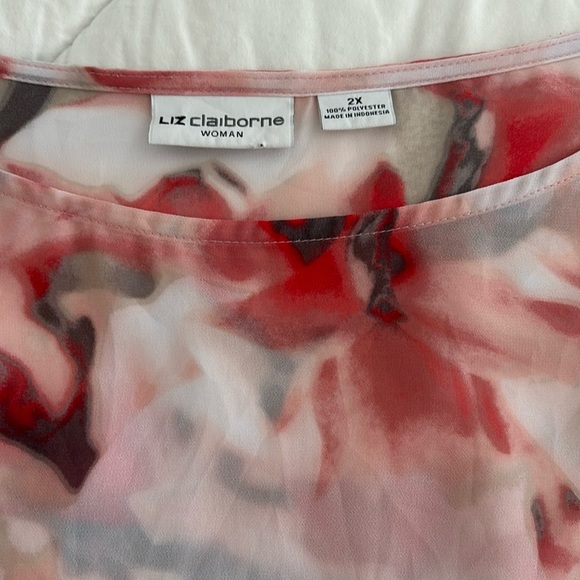 Liz Claiborne Multi-Color, Abstract Floral, 3/4 Cuffed Sleeve Blouse. Size 2X - Picture 6 of 10